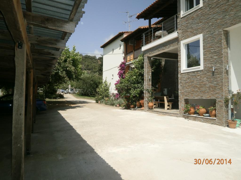 Ioannis Avrades Apartments Agiakampos  Exterior photo