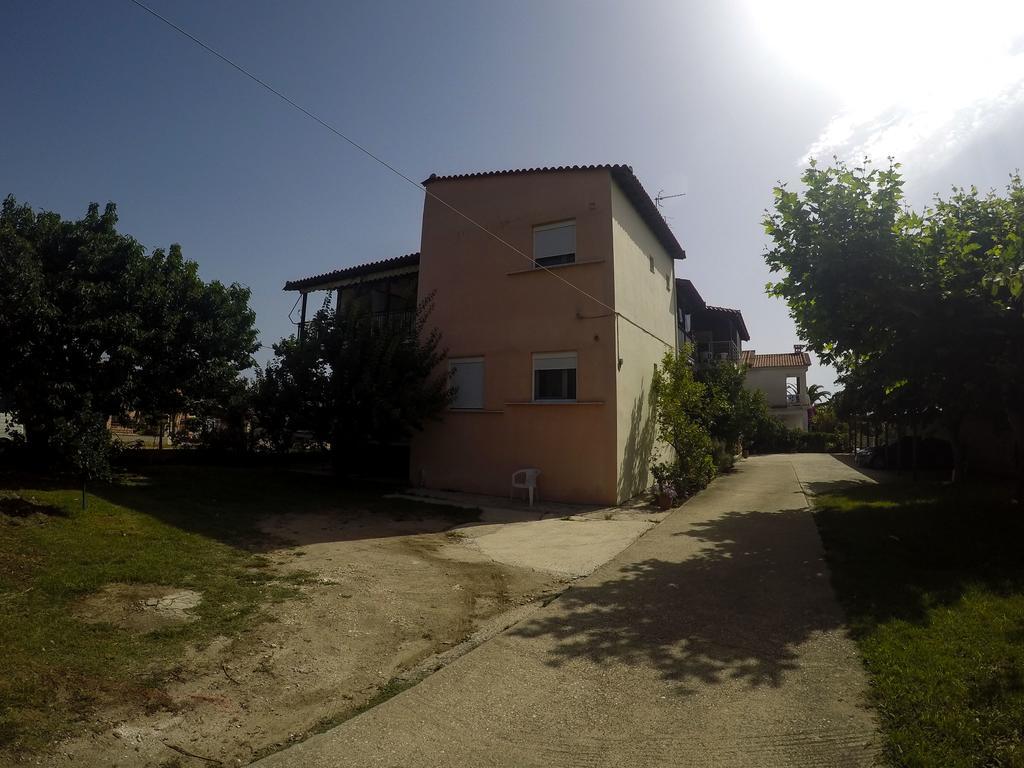 Ioannis Avrades Apartments Agiakampos  Exterior photo